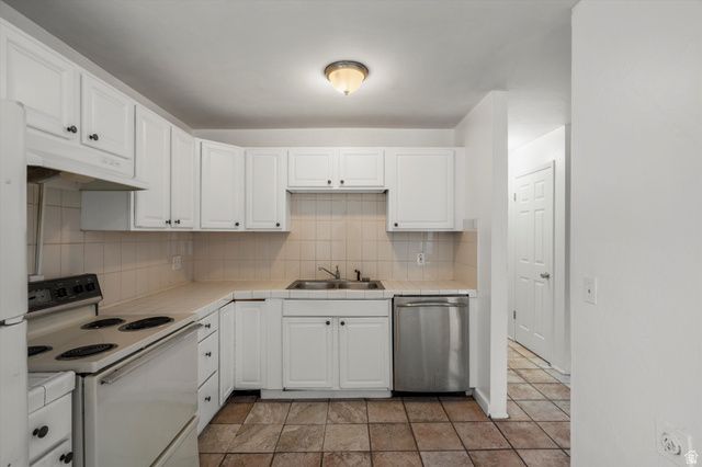 2519 S PARKCREST DR, West Valley City, UT 84119