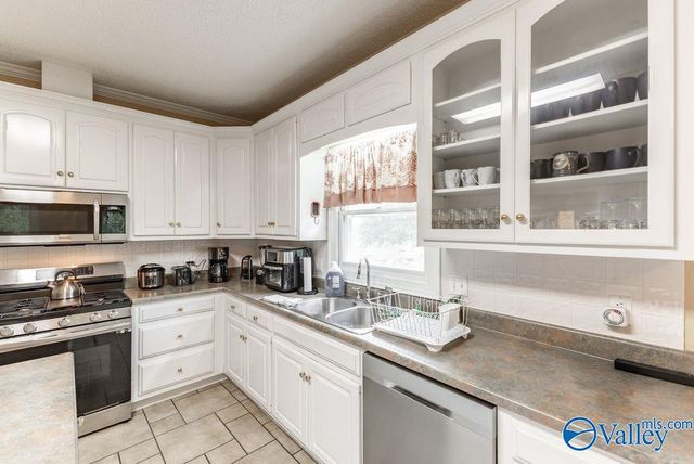1104 Beverly Street NE, Hartselle, AL 35640
