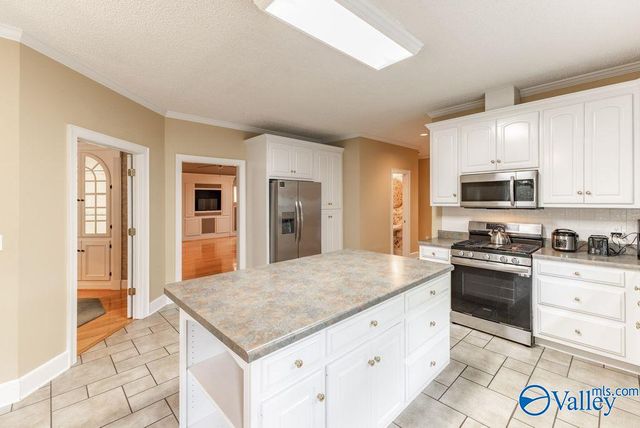 1104 Beverly Street NE, Hartselle, AL 35640