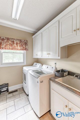 1104 Beverly Street NE, Hartselle, AL 35640