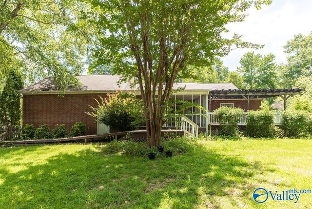 1104 Beverly Street NE, Hartselle, AL 35640
