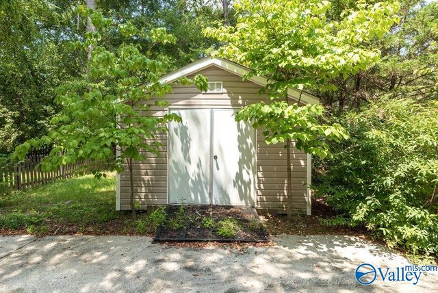 1104 Beverly Street NE, Hartselle, AL 35640