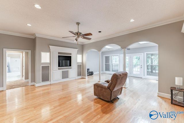 1104 Beverly Street NE, Hartselle, AL 35640