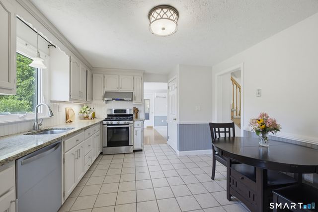 97 Nutmeg Drive, Manchester, CT 06040