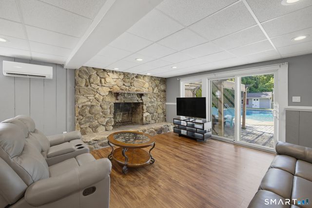 97 Nutmeg Drive, Manchester, CT 06040
