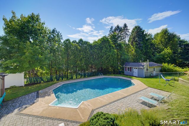 97 Nutmeg Drive, Manchester, CT 06040