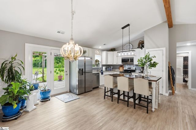 7607 S Old Laurens Road, Gray Court, SC 29645