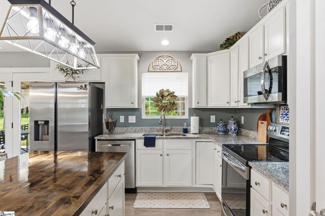 7607 S Old Laurens Road, Gray Court, SC 29645