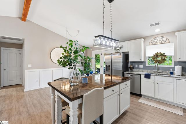7607 S Old Laurens Road, Gray Court, SC 29645