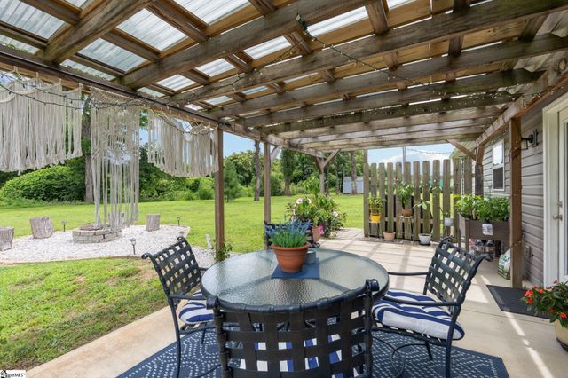 7607 S Old Laurens Road, Gray Court, SC 29645