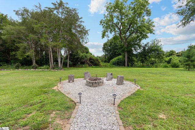 7607 S Old Laurens Road, Gray Court, SC 29645