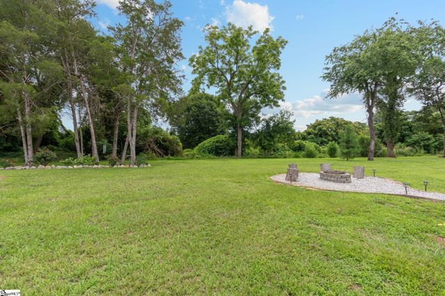 7607 S Old Laurens Road, Gray Court, SC 29645