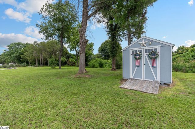 7607 S Old Laurens Road, Gray Court, SC 29645