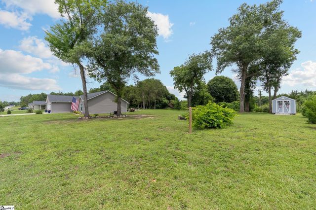 7607 S Old Laurens Road, Gray Court, SC 29645