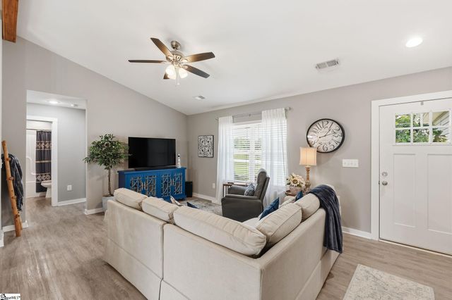 7607 S Old Laurens Road, Gray Court, SC 29645