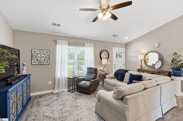 7607 S Old Laurens Road, Gray Court, SC 29645
