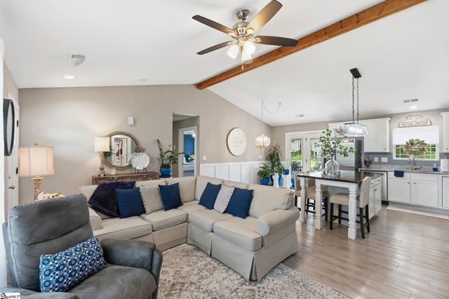 7607 S Old Laurens Road, Gray Court, SC 29645
