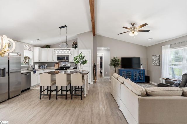 7607 S Old Laurens Road, Gray Court, SC 29645
