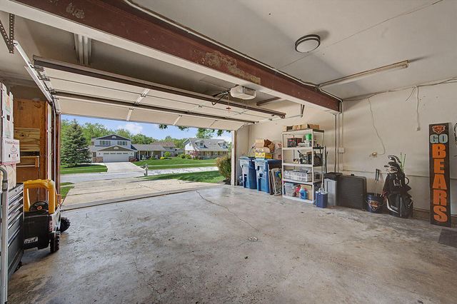 8641 Fairway Drive, St. John, IN 46373