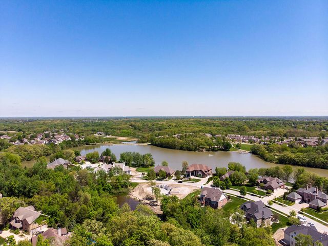 8641 Fairway Drive, St. John, IN 46373