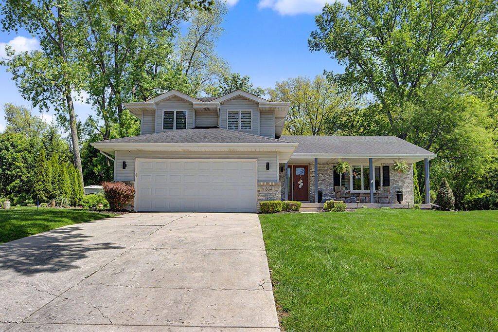 8641 Fairway Drive, St. John, IN 46373