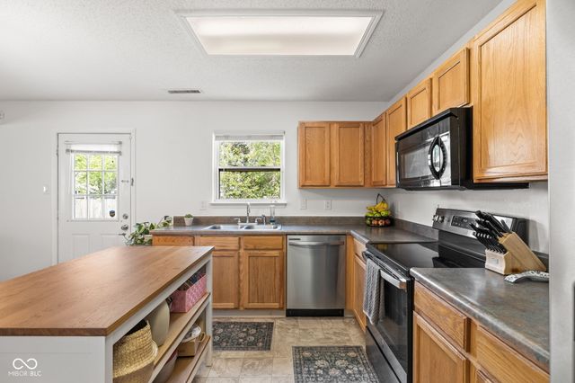 5687 N Jamestown Drive, Mccordsville, IN 46055