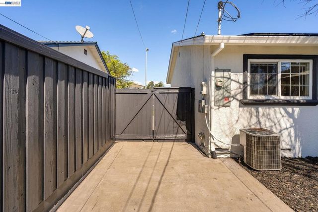 7434 7434 Larkdale Ave, Dublin, CA 94568