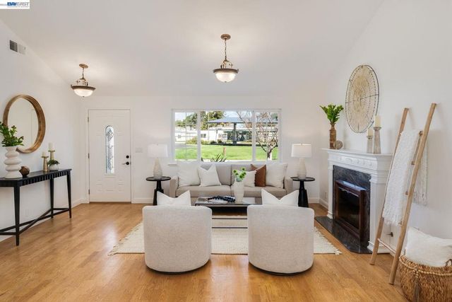 7434 7434 Larkdale Ave, Dublin, CA 94568