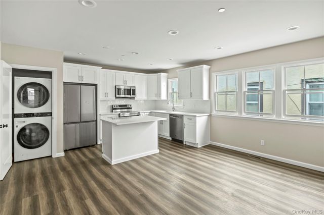 269 Bayville Avenue 3, Bayville, NY 11709