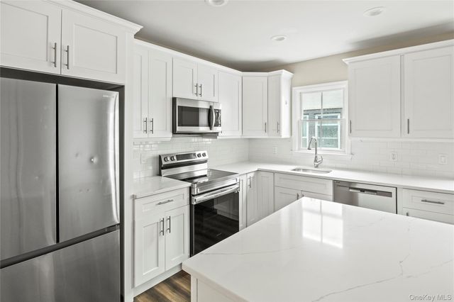 269 Bayville Avenue 3, Bayville, NY 11709