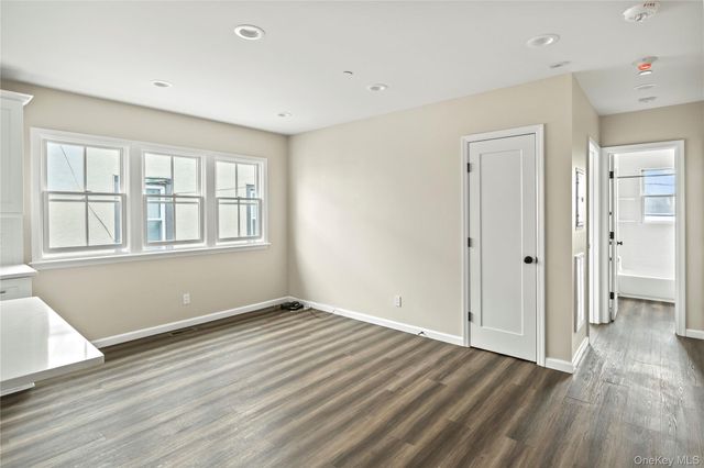 269 Bayville Avenue 3, Bayville, NY 11709