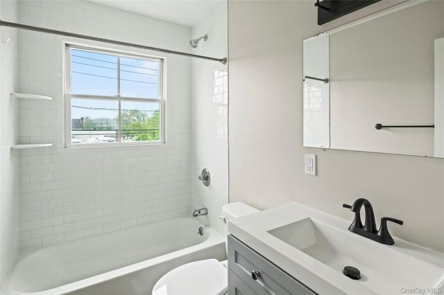 269 Bayville Avenue 3, Bayville, NY 11709