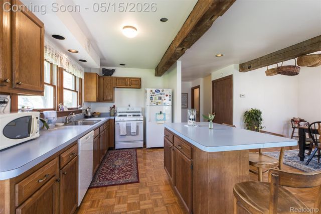 25425 6th Street, Grosse Ile Township, MI 48138