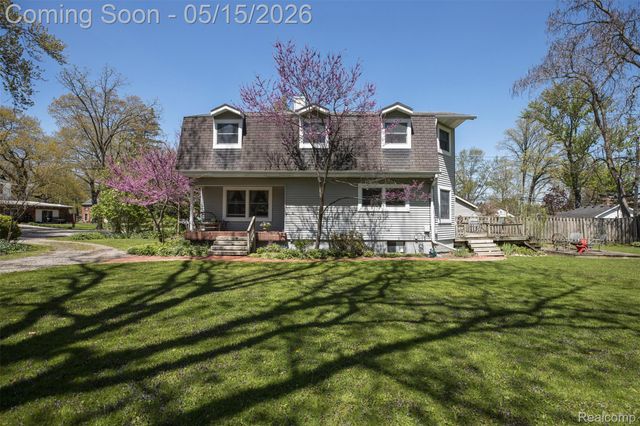 25425 6th Street, Grosse Ile Township, MI 48138