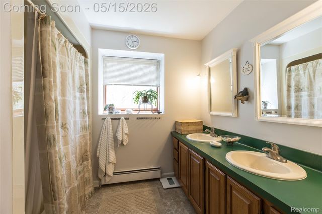 25425 6th Street, Grosse Ile Township, MI 48138