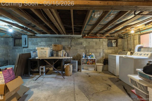 25425 6th Street, Grosse Ile Township, MI 48138