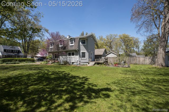 25425 6th Street, Grosse Ile Township, MI 48138
