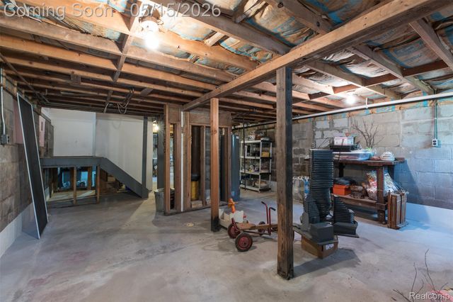 25425 6th Street, Grosse Ile Township, MI 48138