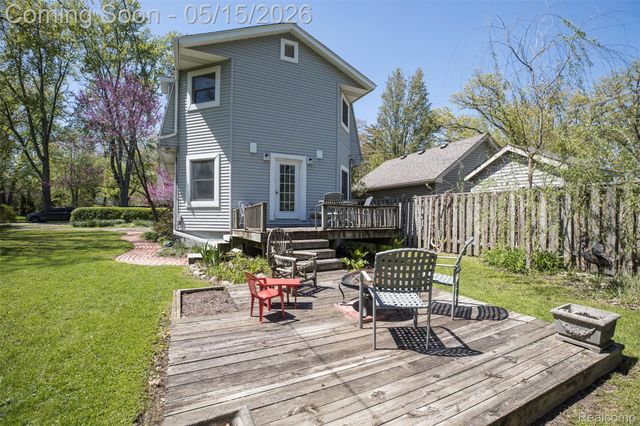25425 6th Street, Grosse Ile Township, MI 48138