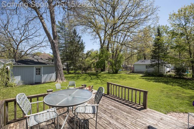 25425 6th Street, Grosse Ile Township, MI 48138