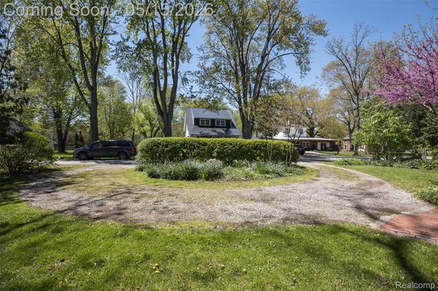 25425 6th Street, Grosse Ile Township, MI 48138