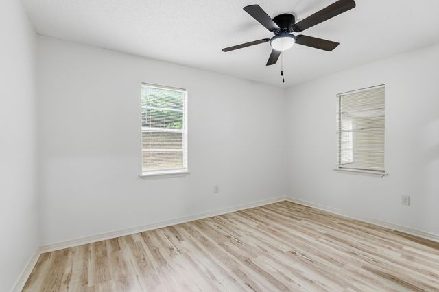10 Brookway Ln, Sherwood, AR 72120