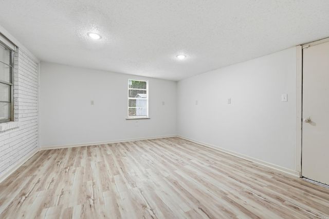 10 Brookway Ln, Sherwood, AR 72120