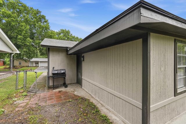 10 Brookway Ln, Sherwood, AR 72120