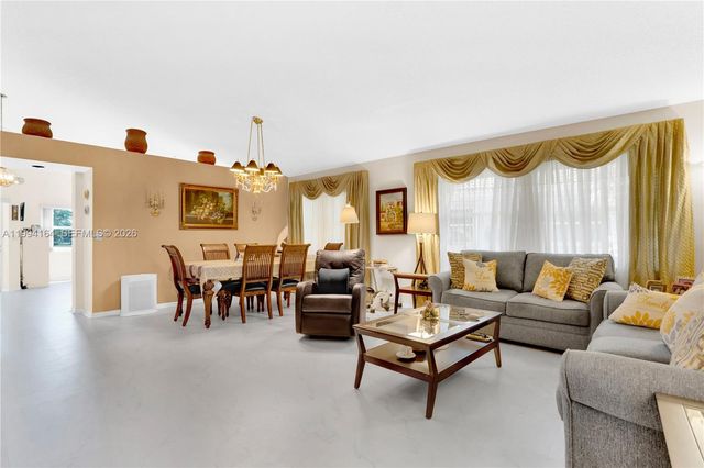 11184 Sangria Ct, Boca Raton, FL 33498