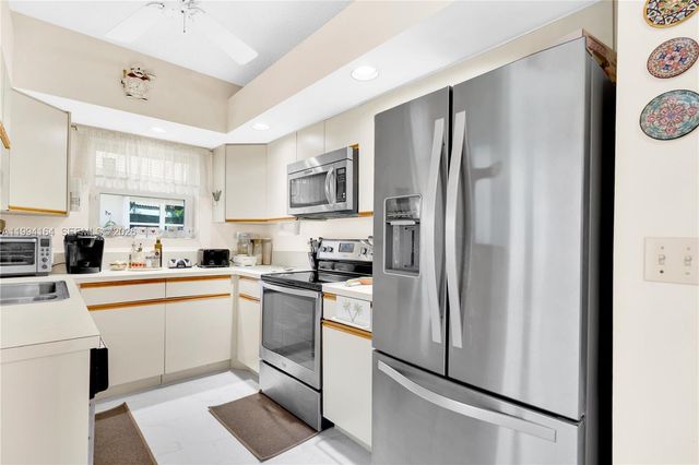 11184 Sangria Ct, Boca Raton, FL 33498