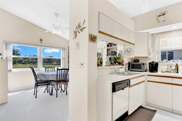 11184 Sangria Ct, Boca Raton, FL 33498