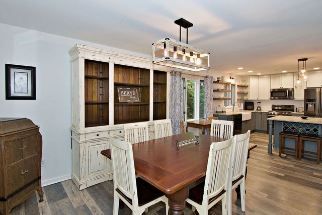 1279 Coneross Point Drive, Seneca, SC 29678