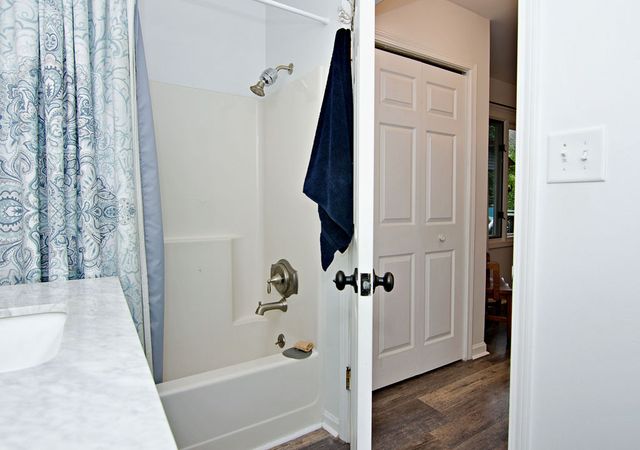 1279 Coneross Point Drive, Seneca, SC 29678