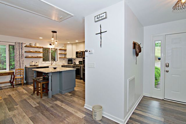 1279 Coneross Point Drive, Seneca, SC 29678